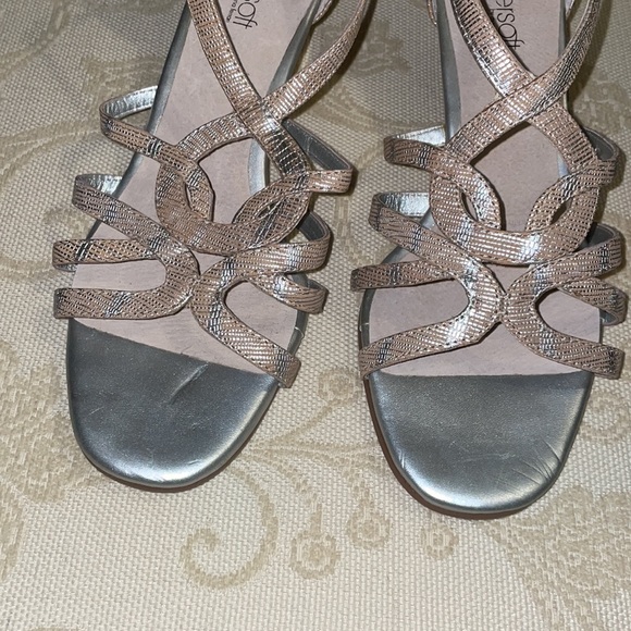 ✨HOST PICK✨ Silver and Nude/Tan Snakeskin Print Wedge Heels - Picture 6 of 6